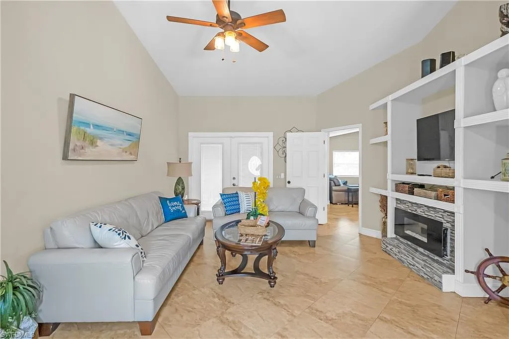 3 bed, 2.0 bath, 1558 sqft, $6,000 — Photo 3
