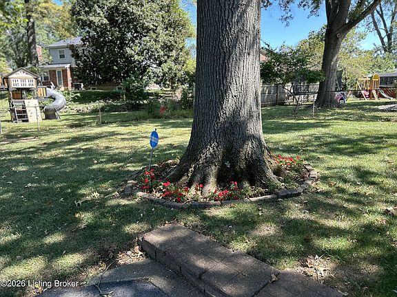 4th image of 7611 Cedar Hollow Dr
