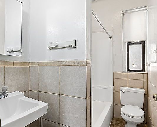 5th image of 15 Fort Washington Ave APT 4E