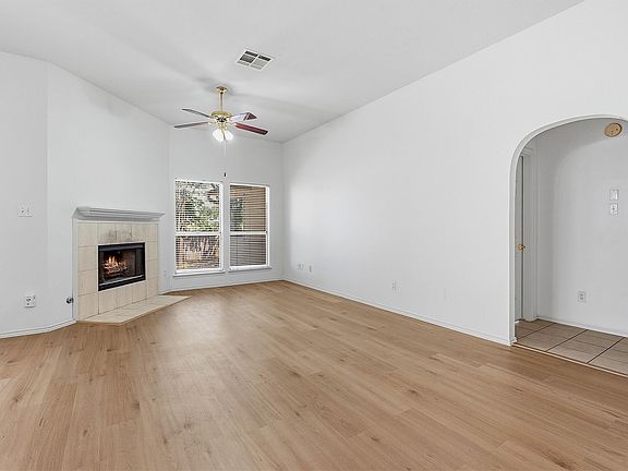 5th image of 1511 Arusha St