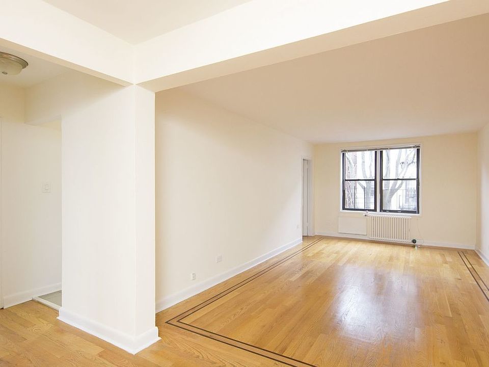 2nd image of 3135 Crescent St APT 2P