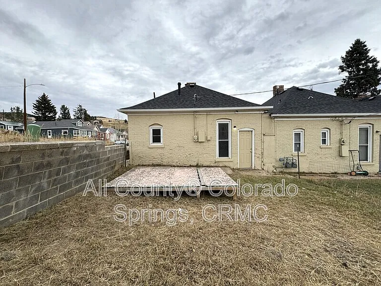 219 N 1st St — Photo 12