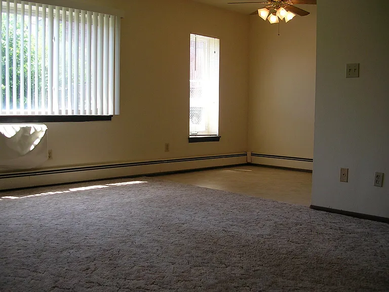 2549 S Kinnickinnic Ave — Photo 4