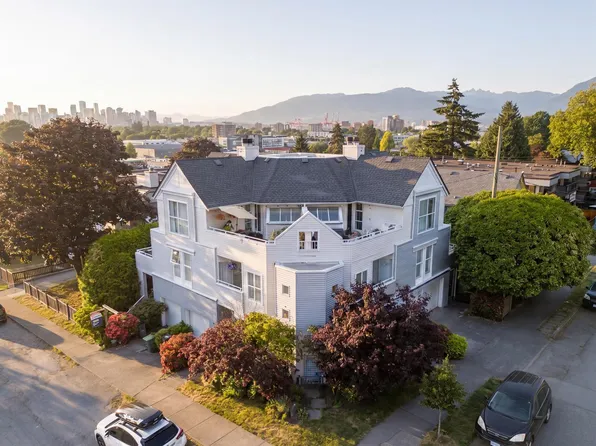 1345 Woodland Dr, Vancouver, BC V5L 3S4