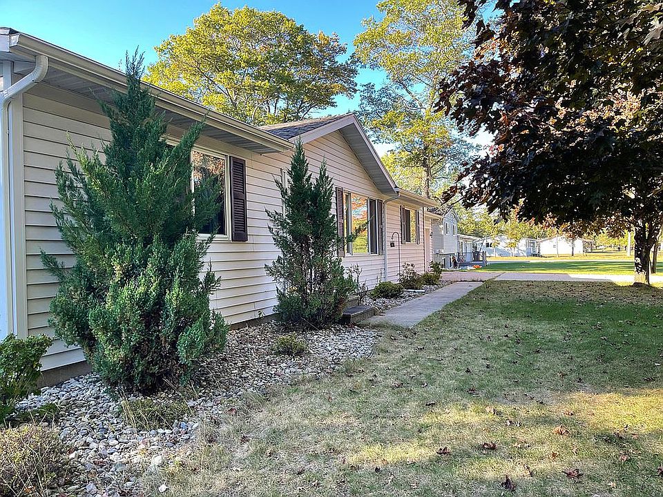 1st image of 7619 N Bluff Dr #5