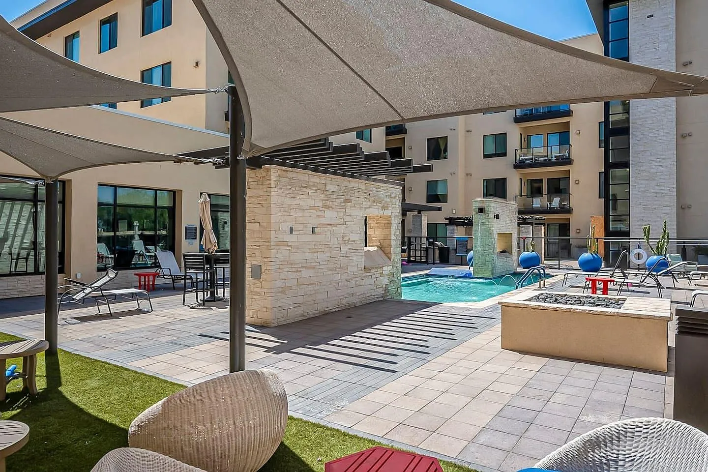 2 bed, 1171 sqft, $2,700 — Photo 1