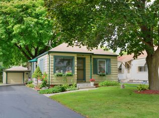 2127 N 117th St, Wauwatosa, WI 53226
