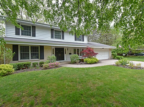 2nd image of 400 Maclaren Ln