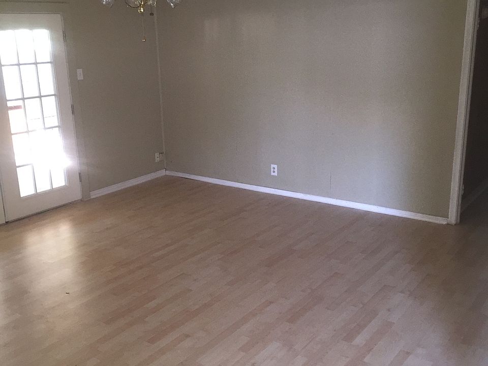 2nd image of 305 Chelsea Rd