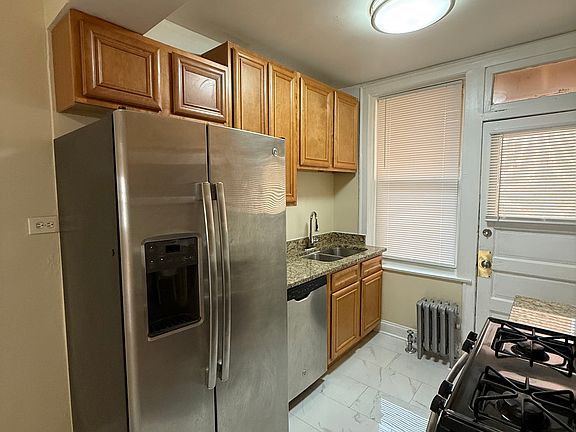 3rd image of 6214 N Mozart St #E