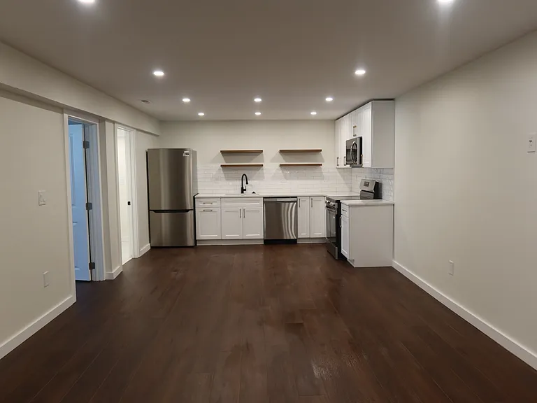 1220 Hollywood Ave #1 — Photo 8