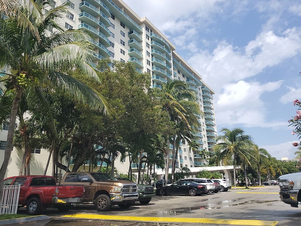 2nd image of 19390 Collins Ave APT 507A