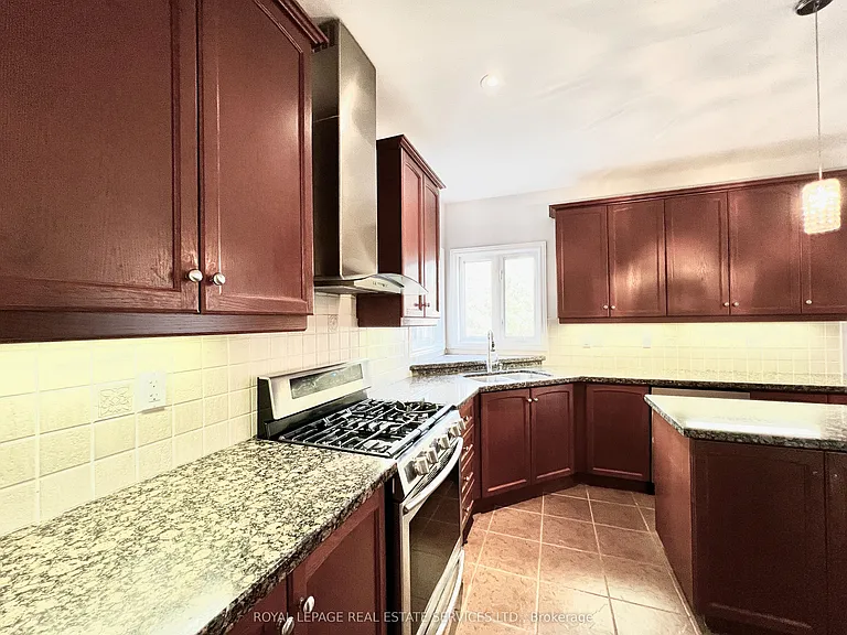 3306 Fox Run Cir — Photo 16
