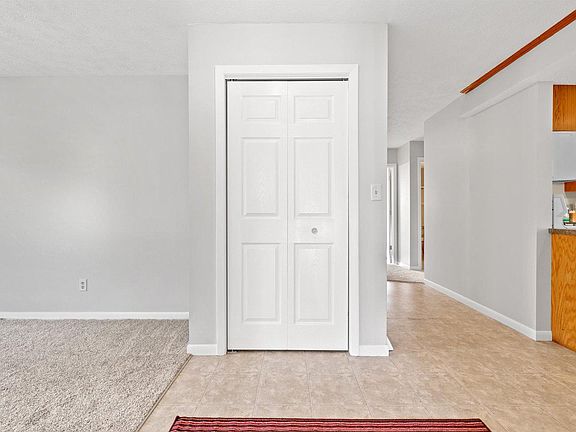 4th image of 600 E Green St