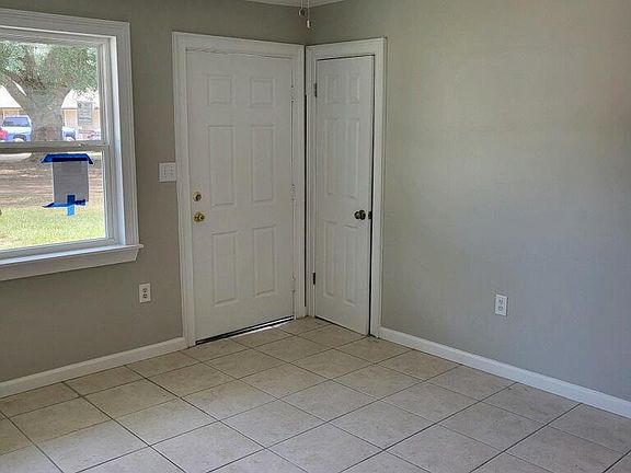 3rd image of 16 Cottonwood Ct