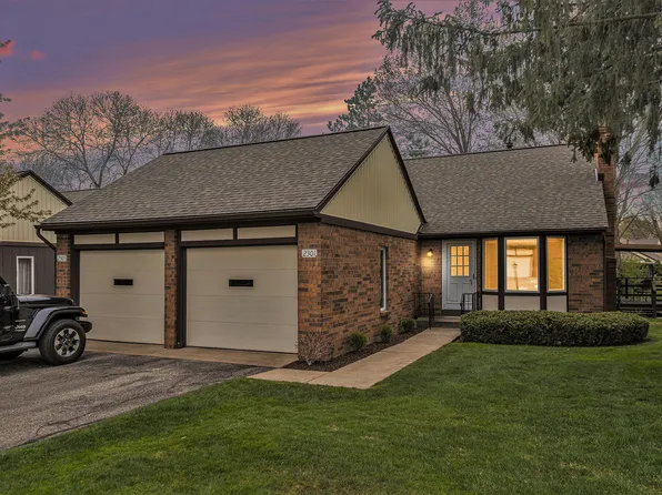 2301 Radcliff Cir SE, Grand Rapids, MI 49546