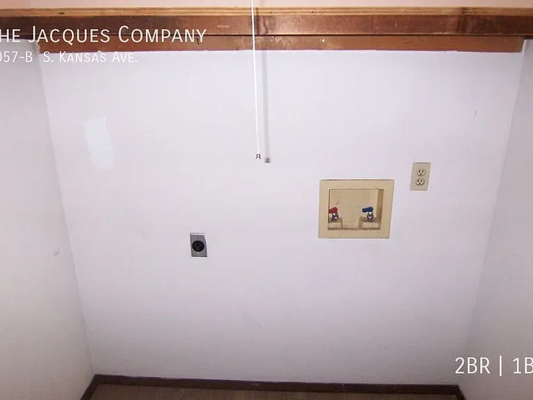 1057B S Kansas Ave — Photo 7