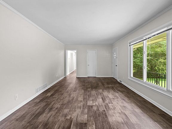 5th image of 1907 Courtland Ln