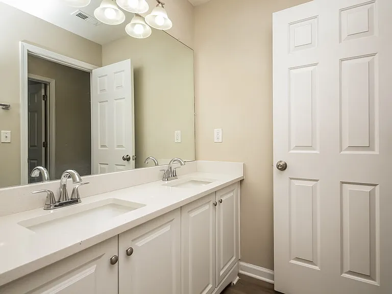 410 Amesbury Cv SW — Photo 17