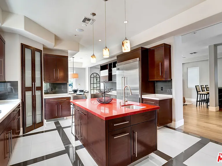 841 N Crescent Heights Blvd — Photo 10