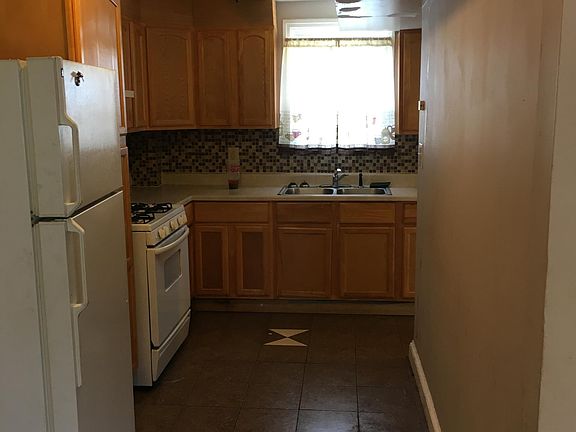 4th image of 10 S Pennewell Dr
