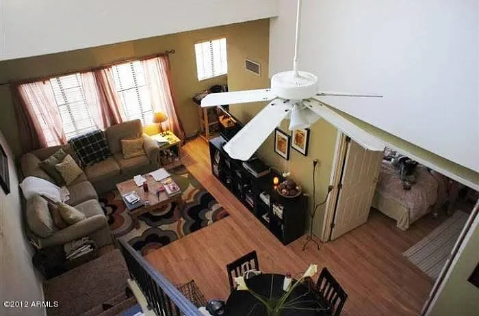 2 bed, 917 sqft, $1,630 — Photo 1