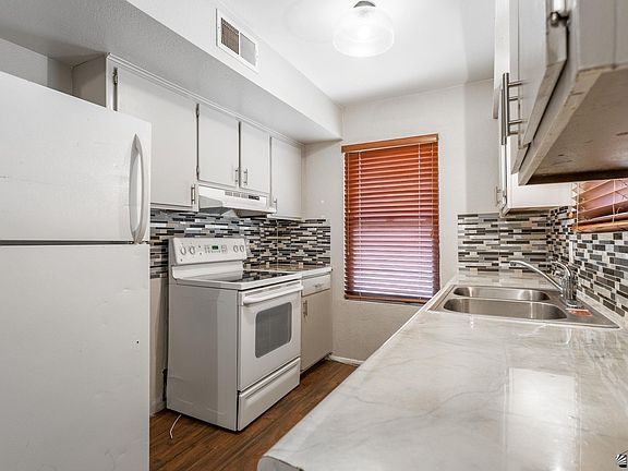 3rd image of 1717 W 26th St