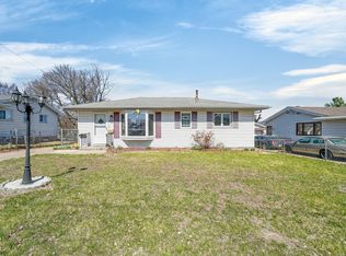 2704 Wedgewood Rd, Des Moines, IA 50317