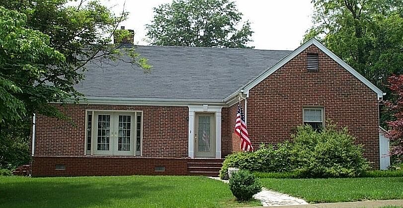 1st image of 223 Lewis Ave