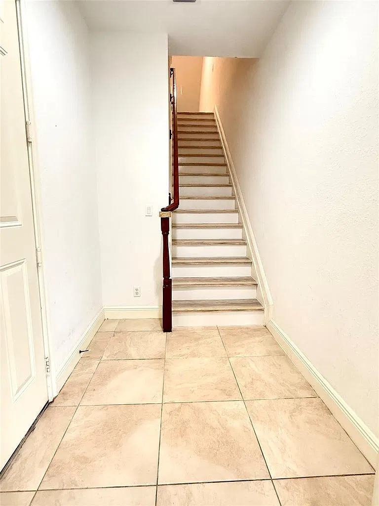 3 bed, 2274 sqft, $3,600 — Photo 1