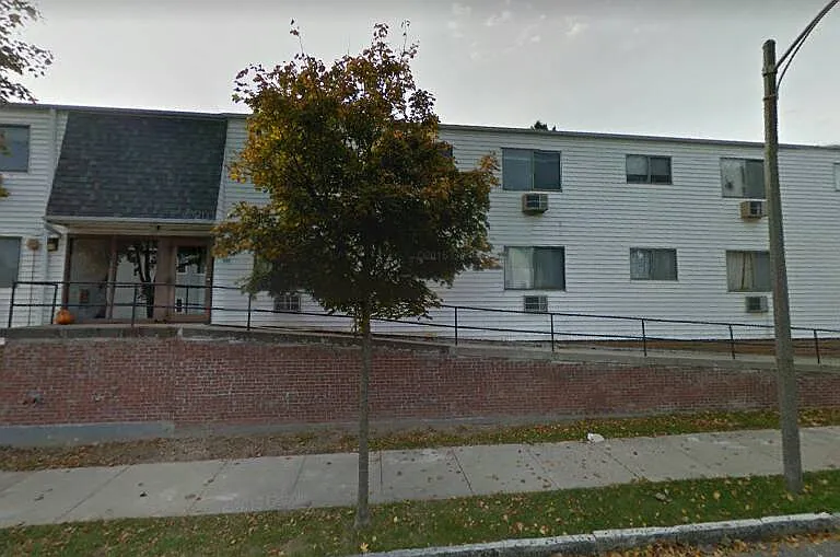 939 E Homer St #12 — Photo 6