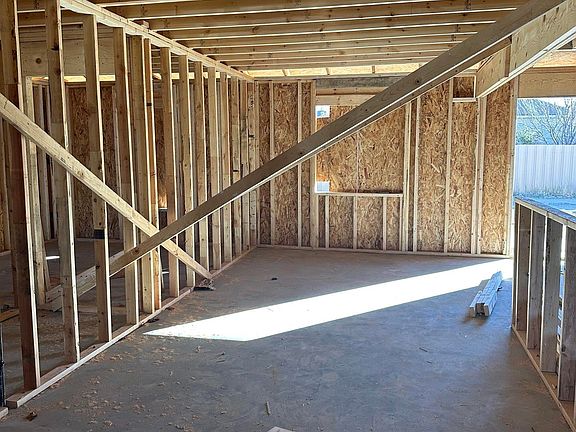 3rd image of 1026 Clover Ln