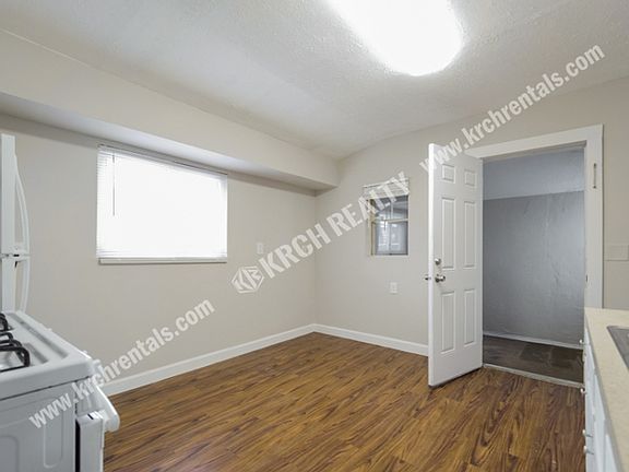 4th image of 3184 W 95th St