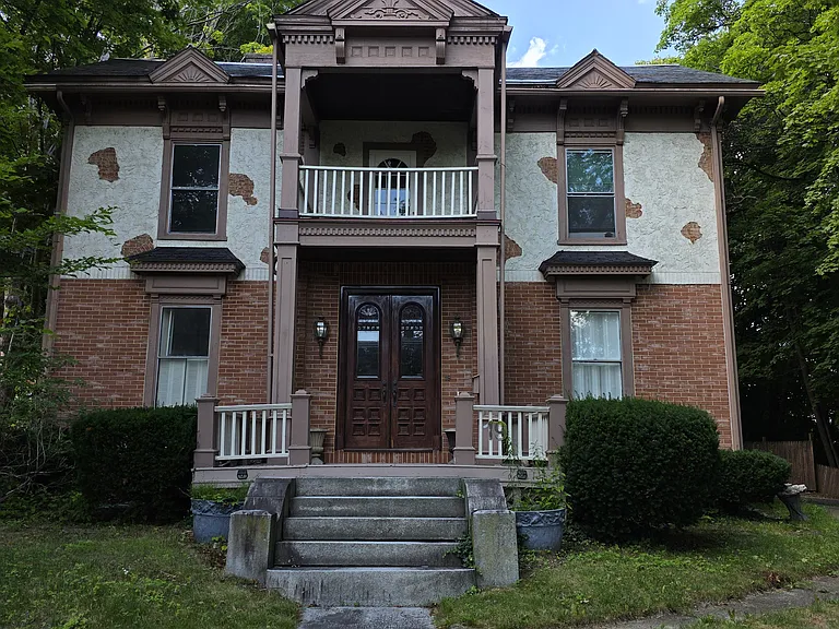 19 Walnut St #1F — Photo 1