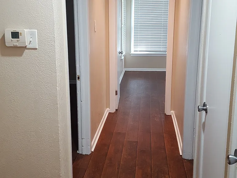 1905 Oldgate Ln — Photo 6