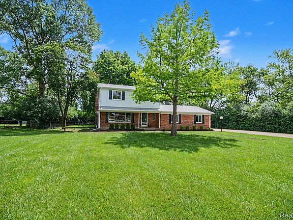 5th image of 24474 Springbrook Dr