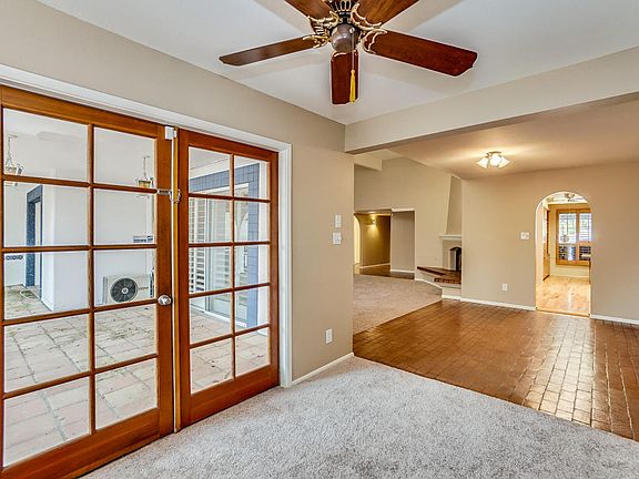 5th image of 2601 E Mitchell Dr