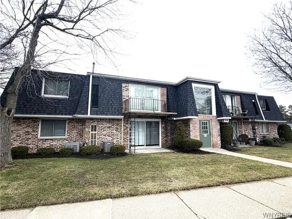 50A Foxberry Dr, Getzville, NY 14068