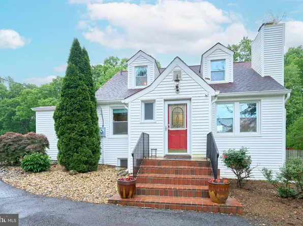 3533 Woodburn Rd, Annandale, VA 22003