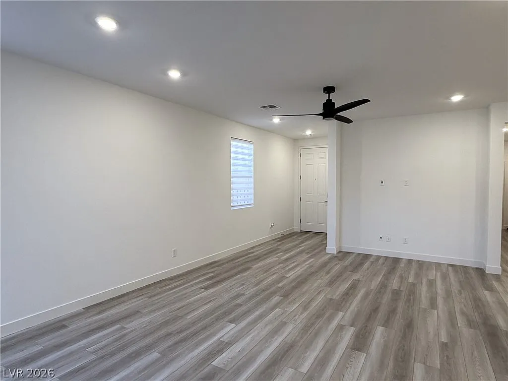 3 bed, 2.0 bath, 1453 sqft, $2,300 — Photo 2
