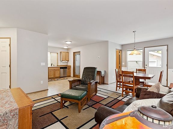 5th image of 36718 SE Gravenstein Ct