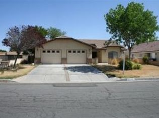 27790 Hummingbird Ln, Helendale, CA 92342