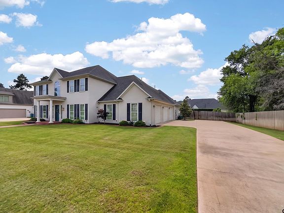 3rd image of 18216 Spruce Hill Dr