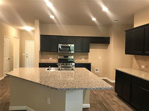 2nd image of 3101 Blazeby Dr