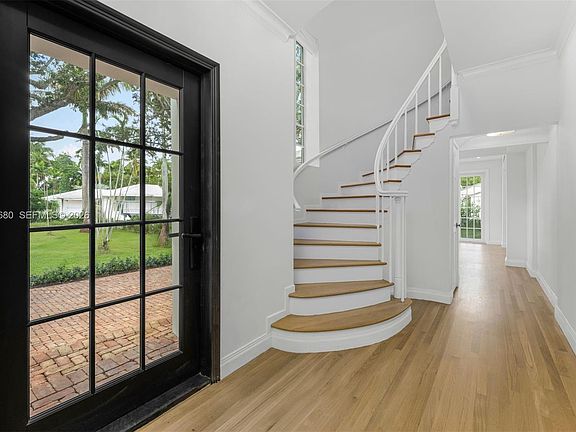 3rd image of 6675 Roxbury Ln