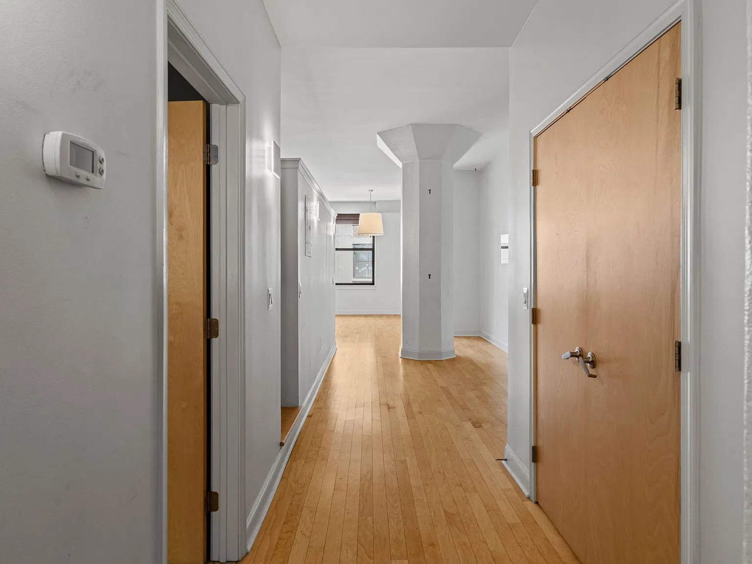 1 bed, 902 sqft, $1,950 — Photo 2