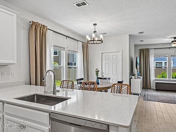 3rd image of 71 BRAMBLE Court