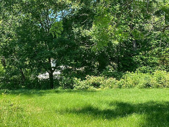 2nd image of 1275 Rock Cliff Dr