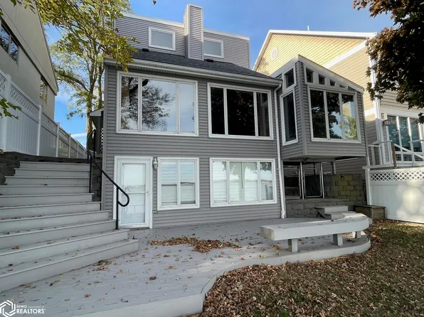 1323 N Shore Dr, Clear Lake, IA 50428