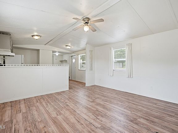4th image of 184 Harmony Rd
